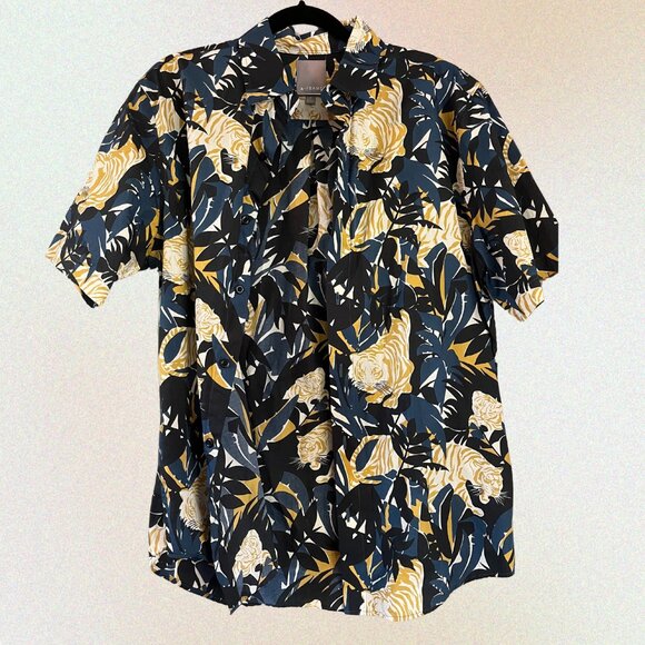 A-Frame Short Sleeve Button-up with Tiger Design - M - Picture 1 of 2